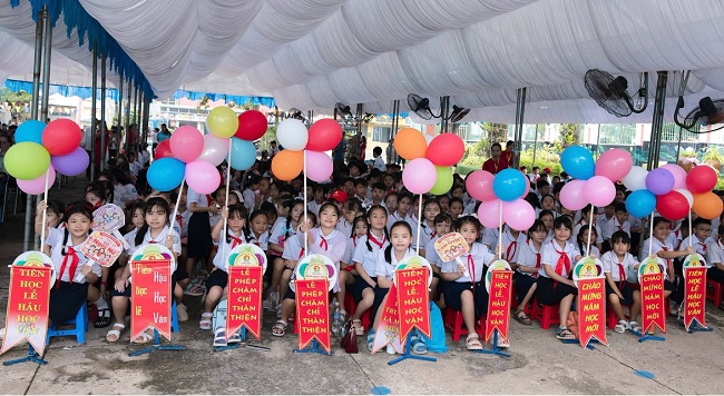Học sinh dự khai giảng 26-27