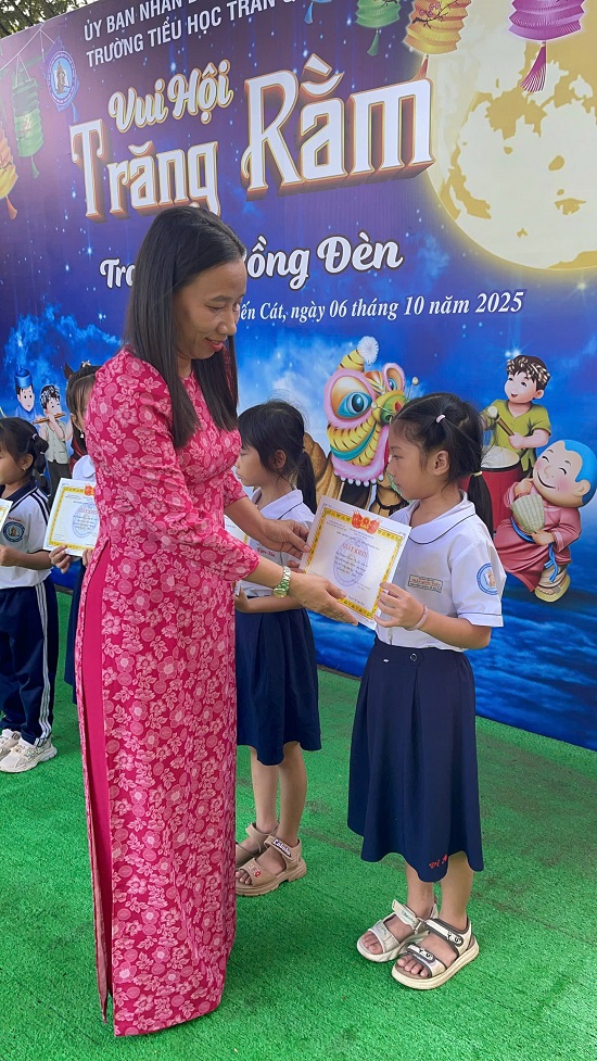 Cô Huệ 2