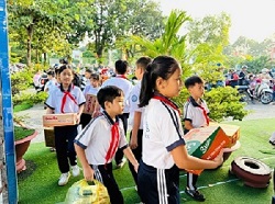 TRƯỜNG TIỂU HỌC TRẦN QUỐC TUẤN TỔ CHỨC QUYÊN GÓP NHU YẾU PHẨM HỖ TRỢ ĐỒNG BÀO MIỀN TRUNG BỊ LŨ LỤT.